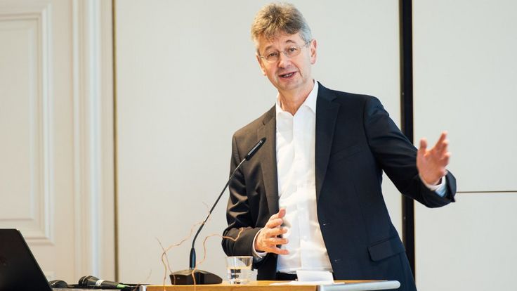 Dr. Piazolo bei seiner Laudatio